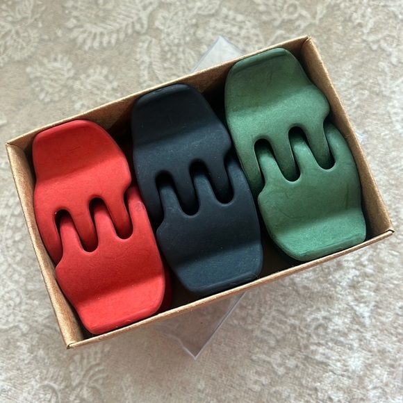 Brand New Set of 6 Matte Hair Clips 1” Nonslip Claw Red Black Green Accessory - Picture 1 of 9